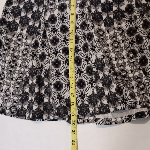 ATHLETA grey graphic print skort, 6 - Picture 9 of 14